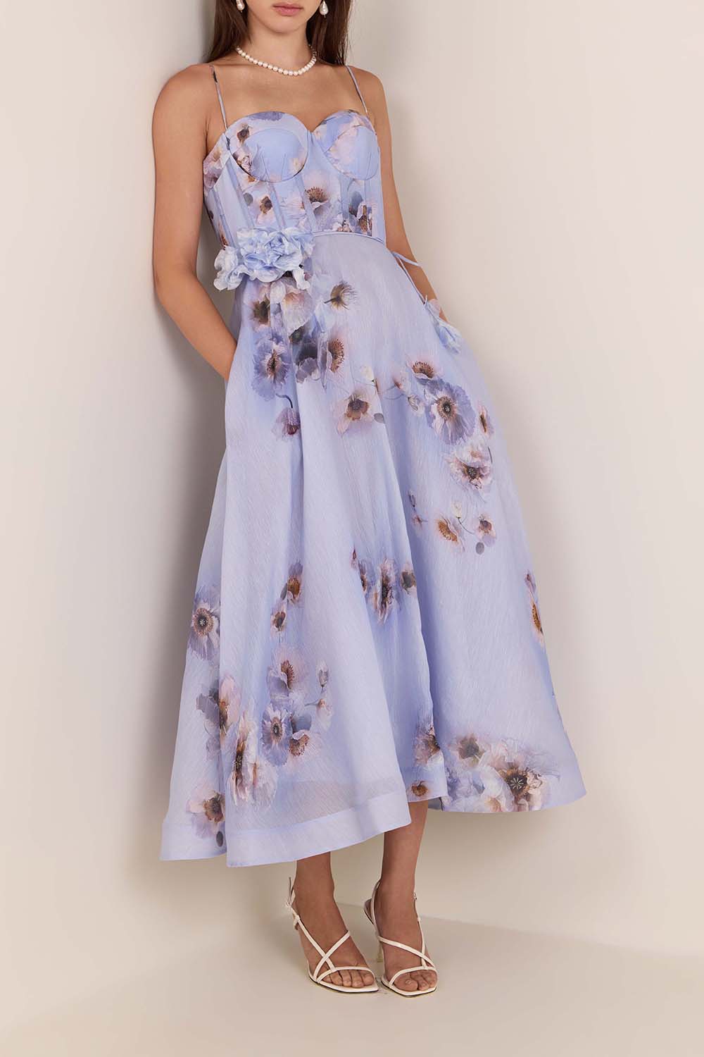 תמונת כל הלוק של שמלת פיקניק מידי